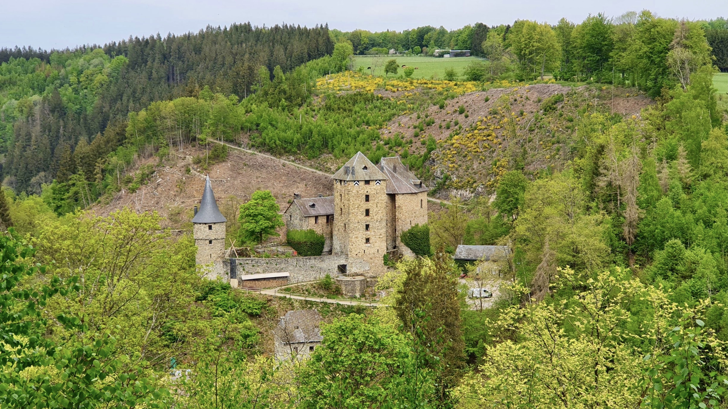 Around the Castle of Reinhardstein