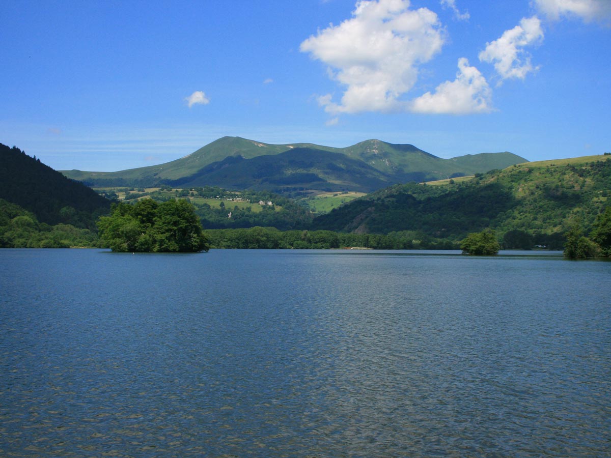 Lac Chambon et bois du Bac