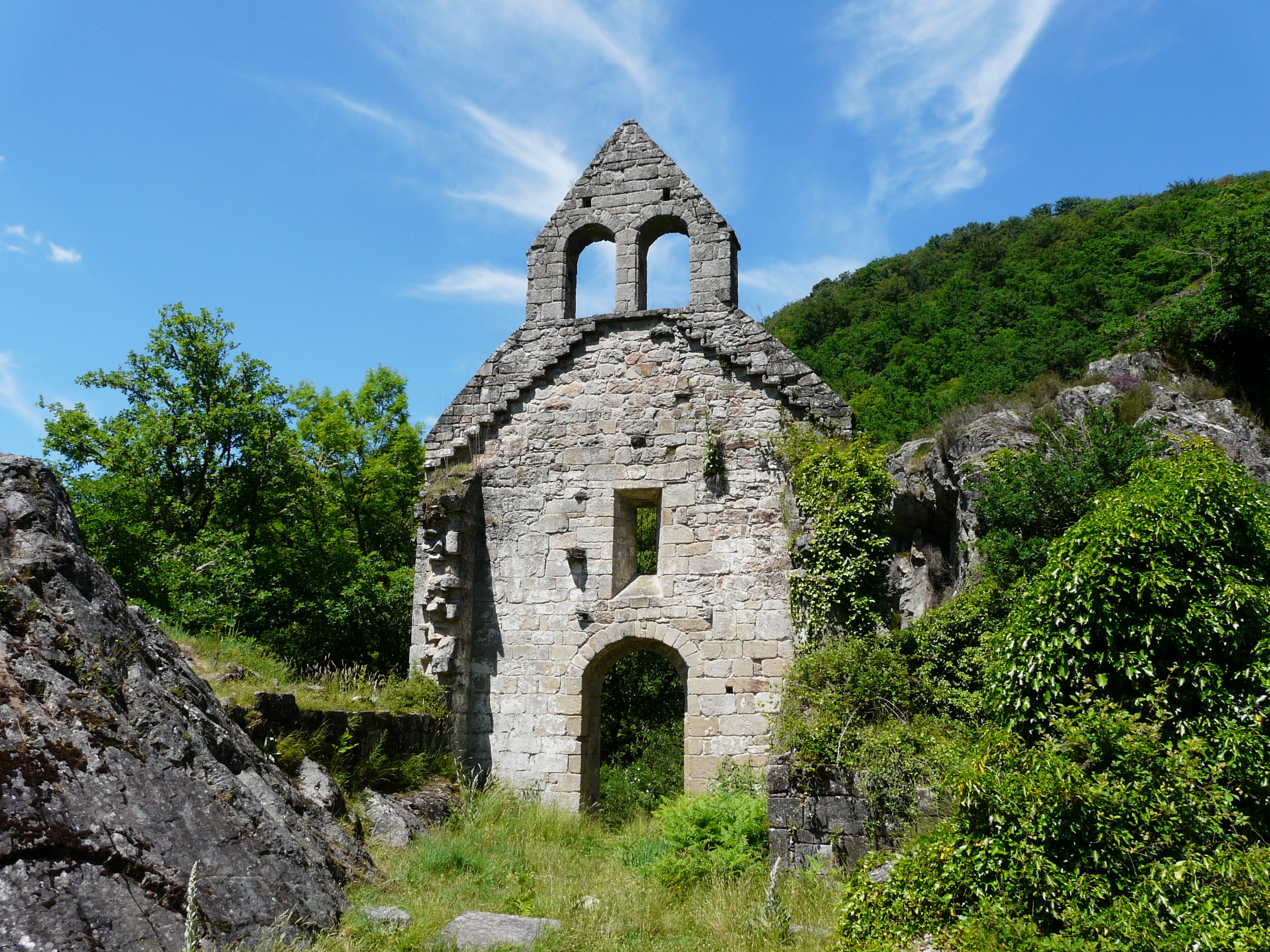 Cascades de Gimel par la Chapelle Saint-Étienne de Braguse 