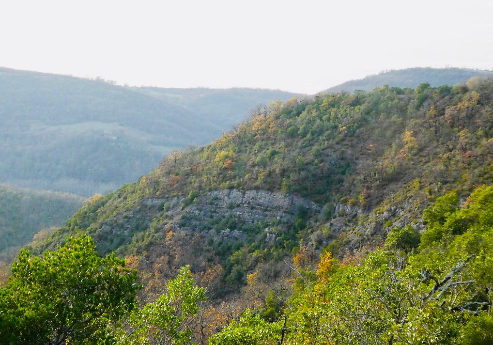 Grotte de Mayrière et pech Trégon