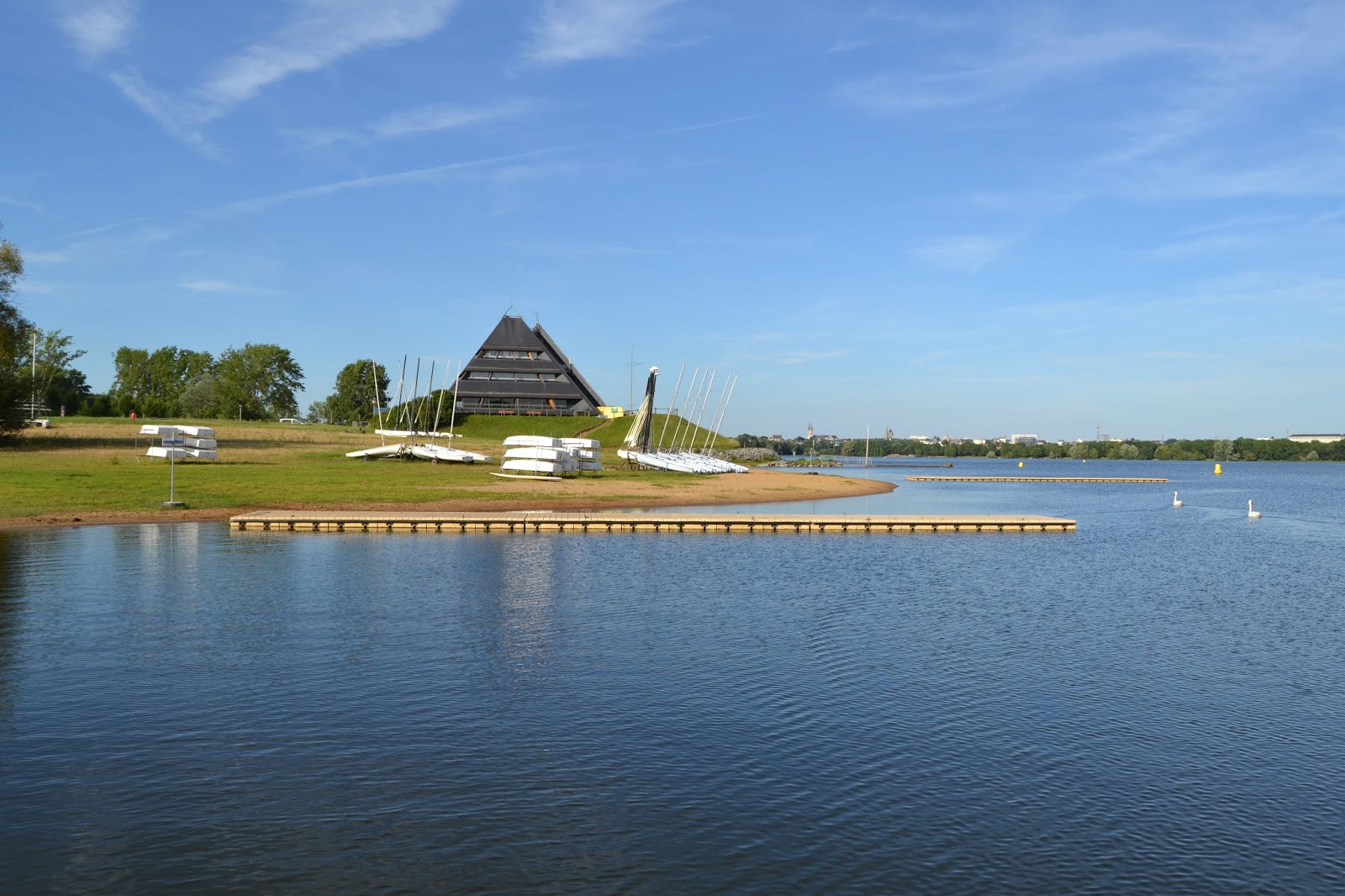 Parc Balzac and Lac de Maine